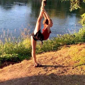 Meet your Posher, Ellia